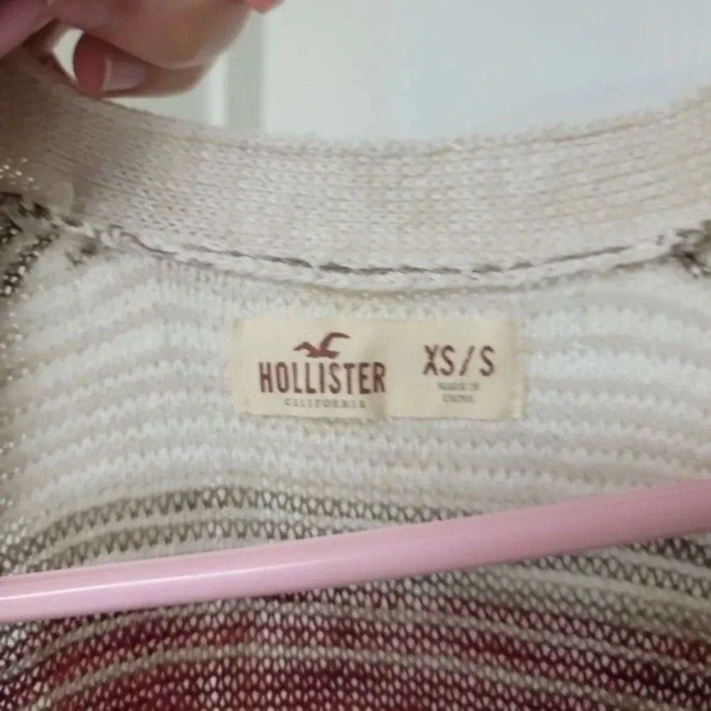 ~ womens red Hollister short sleeve sweater - small hole in sleeve in picture